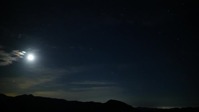 流れ星　月と雲　ペルセウス座流星群　AUG 2020  静岡県天竜市　日本