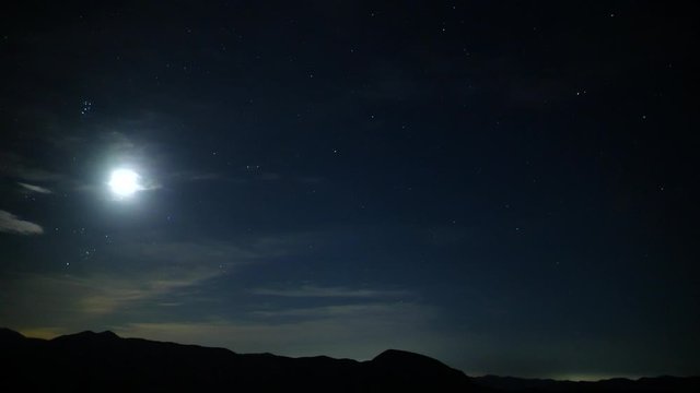 流れ星　月と雲　ペルセウス座流星群　AUG 2020  静岡県天竜市　日本