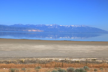 Fototapeta na wymiar Snowcapped Wasatch Mountains reflections on the Great Salt Lake