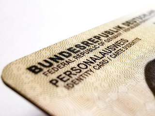Nahaufnahme deutscher Personalausweis