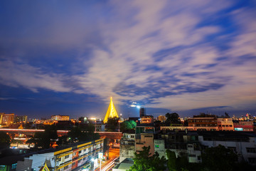 Fototapeta na wymiar view of Bangkok city at night, Thailand