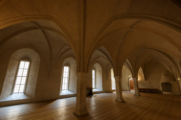Obraz premium Large and empty hall inside the medieval and historical Turku Castle in Turku, Finland.