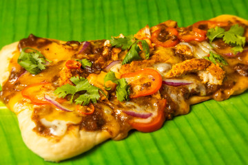カレーナン　Curry pizza made from Indian bread (nan)