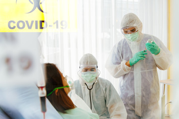 Fototapeta premium Medical team for treatment of coronavirus women , covid-19). Diagnosis and use of drugs for the treatment of medical conditions in hospitals, detention centers in accordance with measures. 