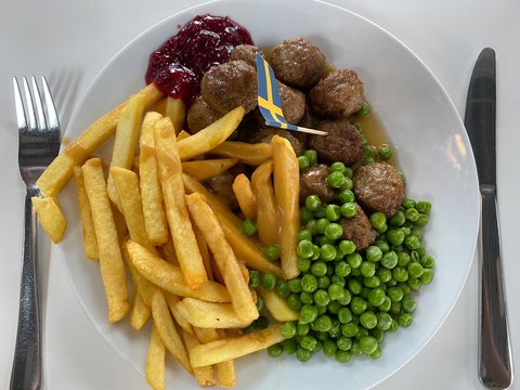 Meat balls on plate