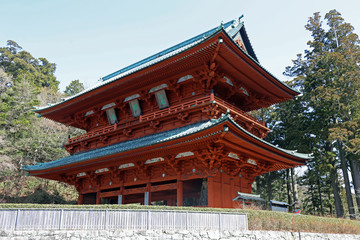 初春の世界遺産の高野山大門