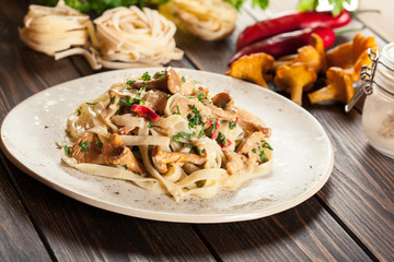 Tagliatelle pasta with chicken and chanterelles mushrooms © Sławomir Fajer