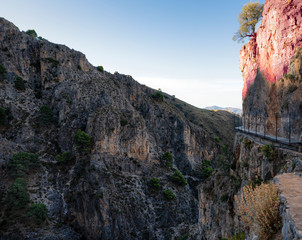 sendero el Saltillo malaga,  canillas de aceituno, sebdero malaga,  montañas,  puente colgante,  senda de malaga, barranco,  cerro,  