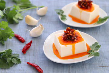 手作り食べるラー油で冷や奴