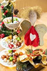 Rustikaler Baumschmuck zur Weihnachtszeit