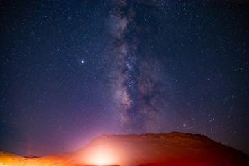 Naklejka premium Deep night sky with bright colorful milky way took with long exposure.