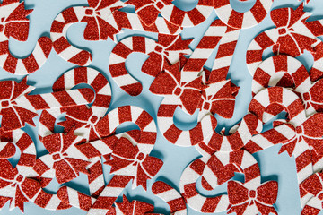 Naklejka premium Christmas composition. Christmas candy cane pattern on blue background. Happy holidays and new year concept.