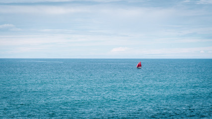 Bateau au loin à Biarritz 