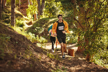 Obraz premium Marathoners running a mountain race