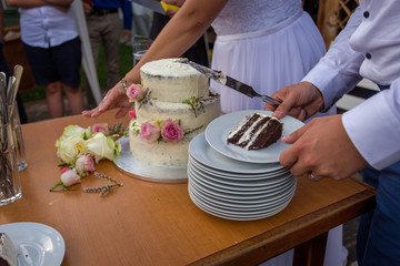 Obraz na płótnie Canvas slicing a cake at a newlyweds wedding