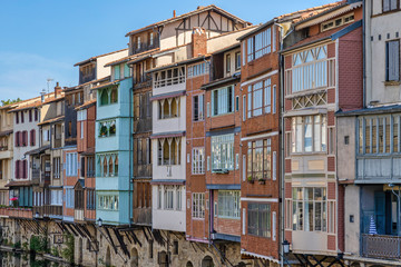 Fototapeta na wymiar Nice buildings on the river Tarn in French town Castres.