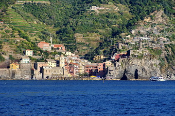 Fototapeta na wymiar Vernazza viewed from sea with Cinque Terre Italian style architecture in Italy 