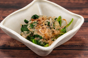 Boiled spinach sprinkled with bonito flakes