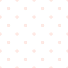 Nahtloses rosa Aquarell-Tupfenmuster auf weißem Hintergrund im nordischen Stil. Eleganter Druck für Stoff, Textil, Geschenkpapier, Sammelalbum, Tapete, Kinderkleidung, Kinderzimmer © olindana