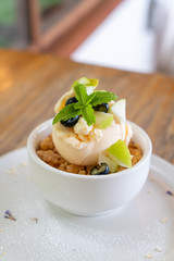 vanilla iced-cream with fresh apple and apple crumble