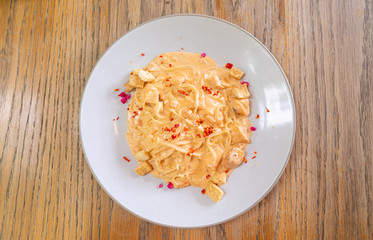 spaghetti salmon cream sauce