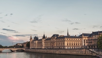Obraz premium Sunset Paris, by the Seine river