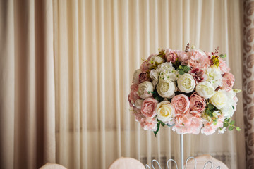 Tender pink flower bouquet on the banquet table