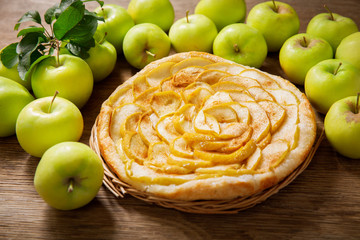 apple pie with fresh fruits