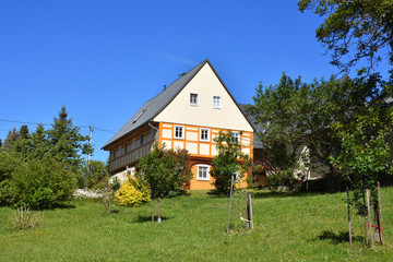Fototapeta na wymiar Umgebindehaus in der Oberlausitz 