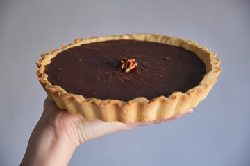 Toffee pie with sablé dough, dulce de leche, dark chocolate and walnut