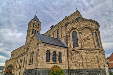 Fototapeta na wymiar Historische Kirche in Düsseldorf Hamm