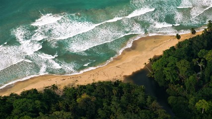 Einsamer Strand in Costa Rica von oben