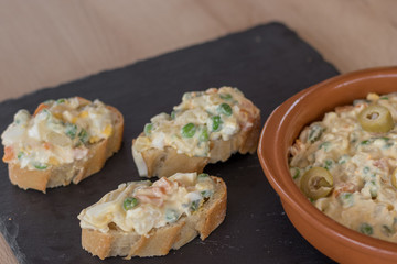 Plato de ensaladilla rusa