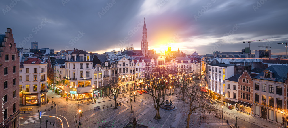 Wall mural Brussels, Belgium plaza and skyline with the Town Hall