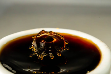 primero plano de cafe molido con cuchara 