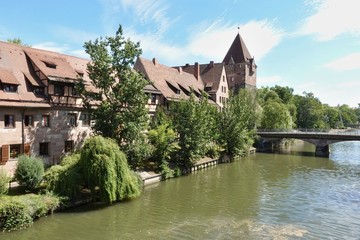 Obraz premium Nürnberg - Heilig Geist Spital mit Brücke