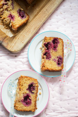Blackberry and apple loaf cake with cinnamon crumble 