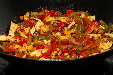 Pollo guisado con pimientos.