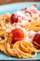 spaghetti pasta with cherry tomatoes