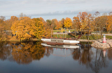 Fototapeta na wymiar beautiful autumn in the city of Jelgava, Latvia