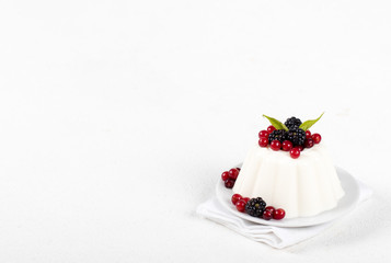 cake with strawberries