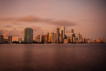 Fototapeta premium miami city florida skyline at sunset 