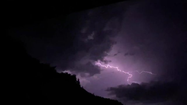 Tempesta di fulmini nella notte 2