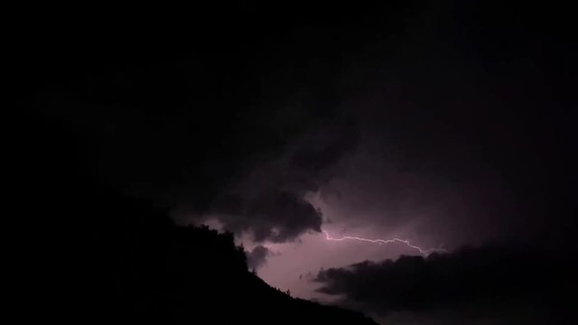 Tempesta di fulmini nella notte 3