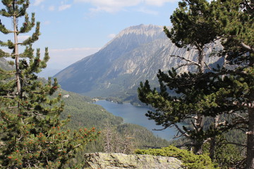 Large mountains, nature parks, lakes