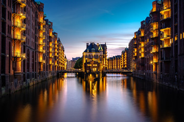 blaue Stunde an der Poggenmühlenbrücke