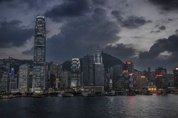 Obraz premium Hong Kong Island Backdrop Over Victoria Harbour
