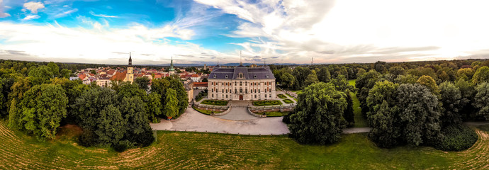 Zamek w Pszczynie – dawna rezydencja magnacka w Pszczynie na Górnym Śląsku, która powstała w miejscu obronnego gotyckiego zamku z początku XV wieku, zbudowanego zapewne w miejscu. Panorama z lotu ptak