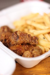 Spicy chicken wings with fries