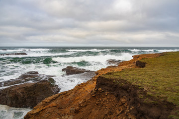 Fototapeta na wymiar Waves breaking on California coastline 